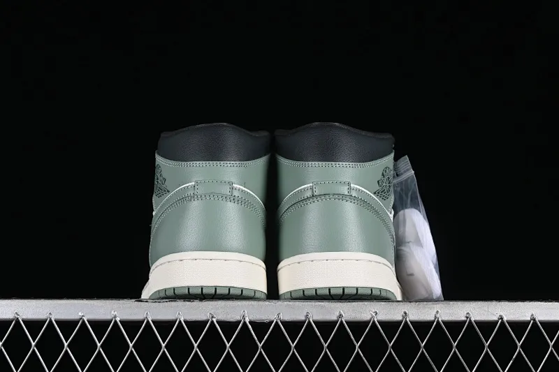 All categories Air Jordan Jordan series basketball shoes Air Jordan 1 Mid Air Jordan 1 Mid AJ1 Joe 1 fresh warm green Zhongbang basketball shoes BQ6472-130